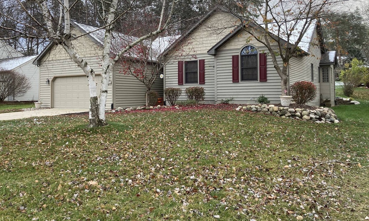 DeWitt House | Beautiful home across from river