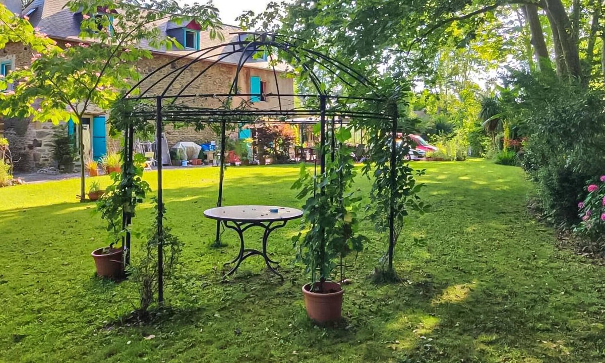 Charritte-de-Bas House | Beautiful home in Charritte-de-Bas