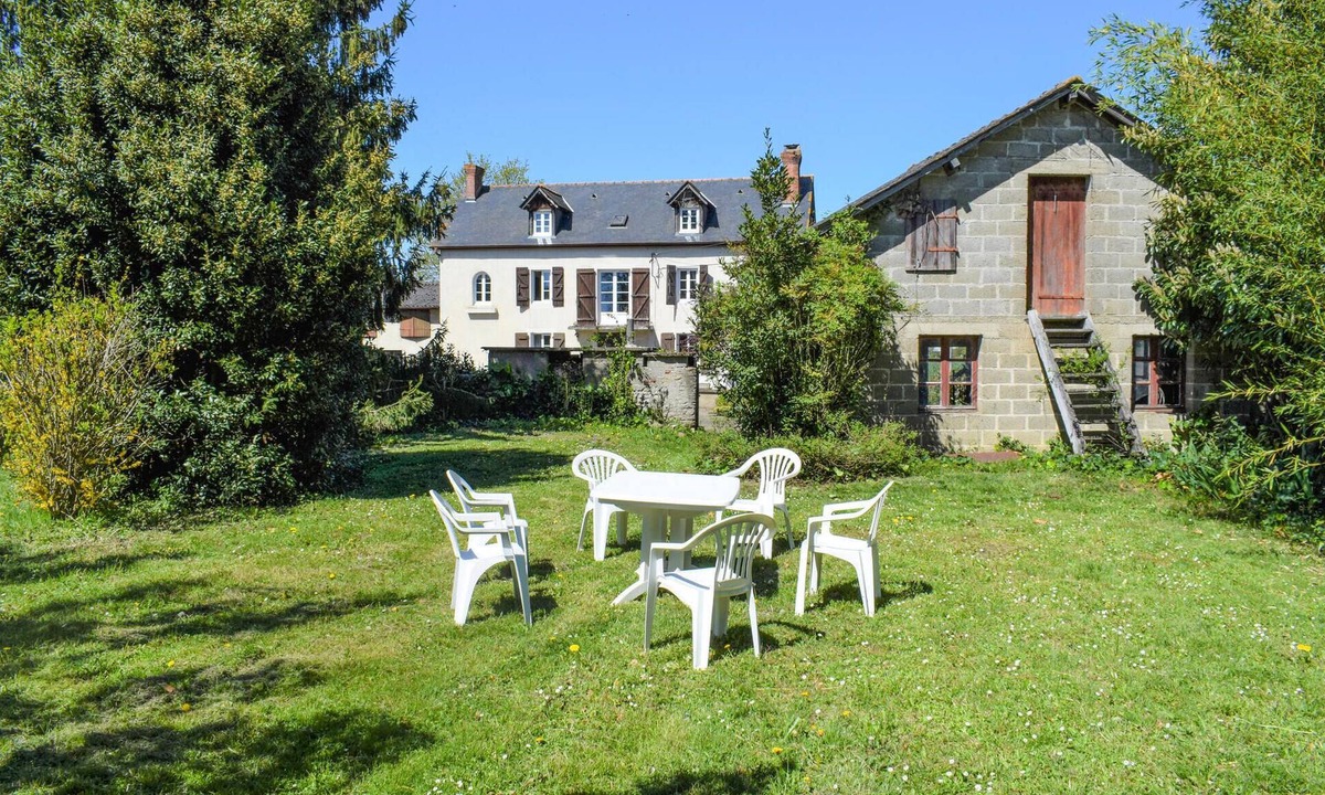 Miossens-Lanusse House | Beautiful home in Miossens Lanusse with WiFi