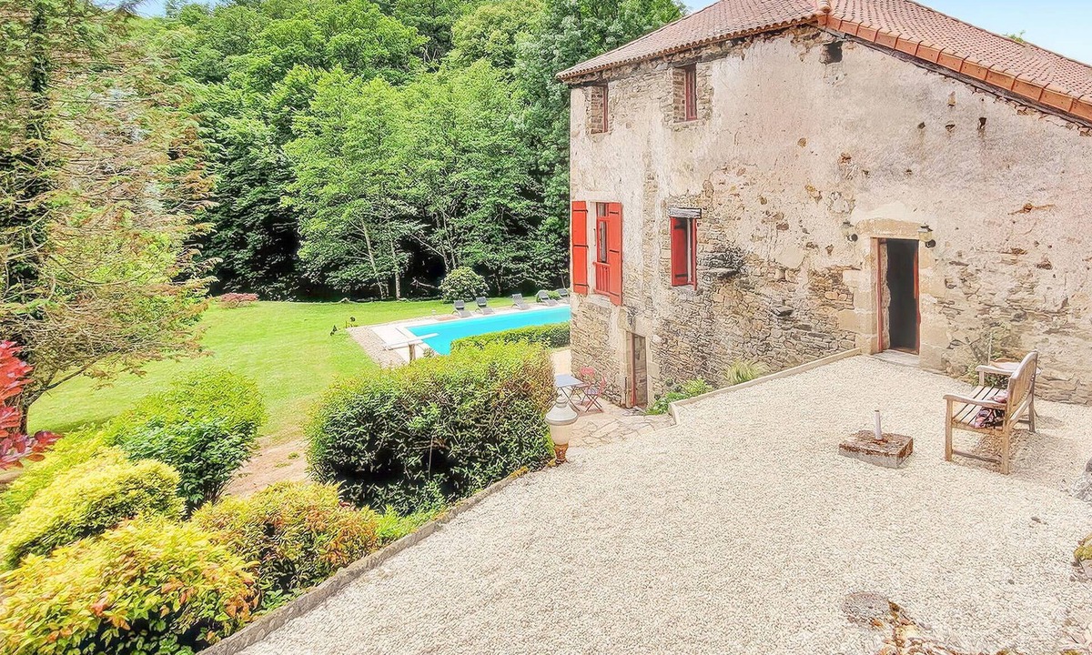 Saint-Paul-la-Roche House | Beautiful home in St Paul La Roche