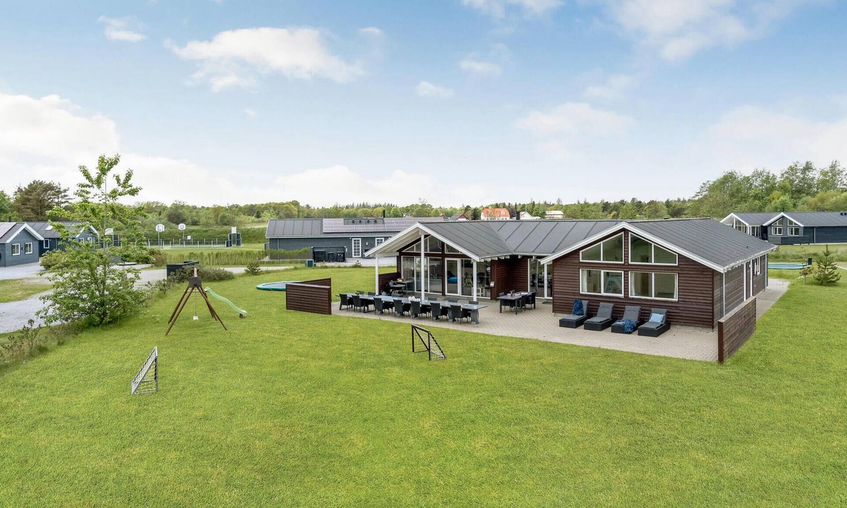 Aalbaek House | Beautiful home in ålbæk with kitchen