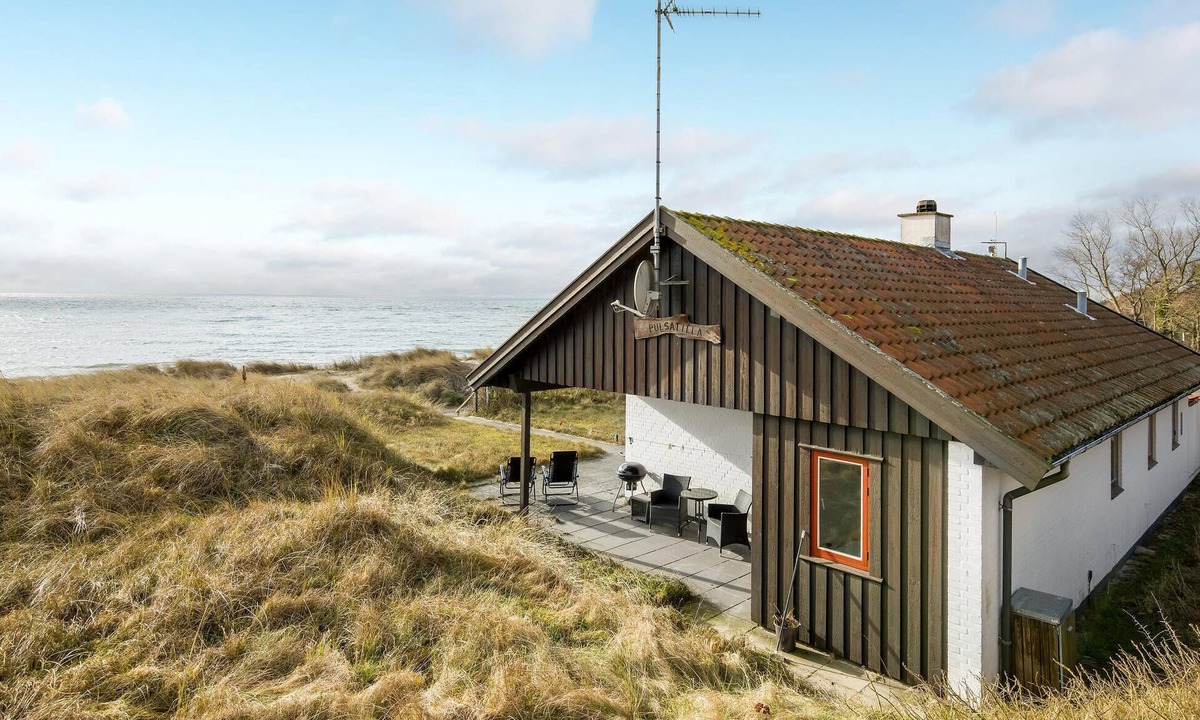 Boderne House | Beautiful home in Aakirkeby with WiFi