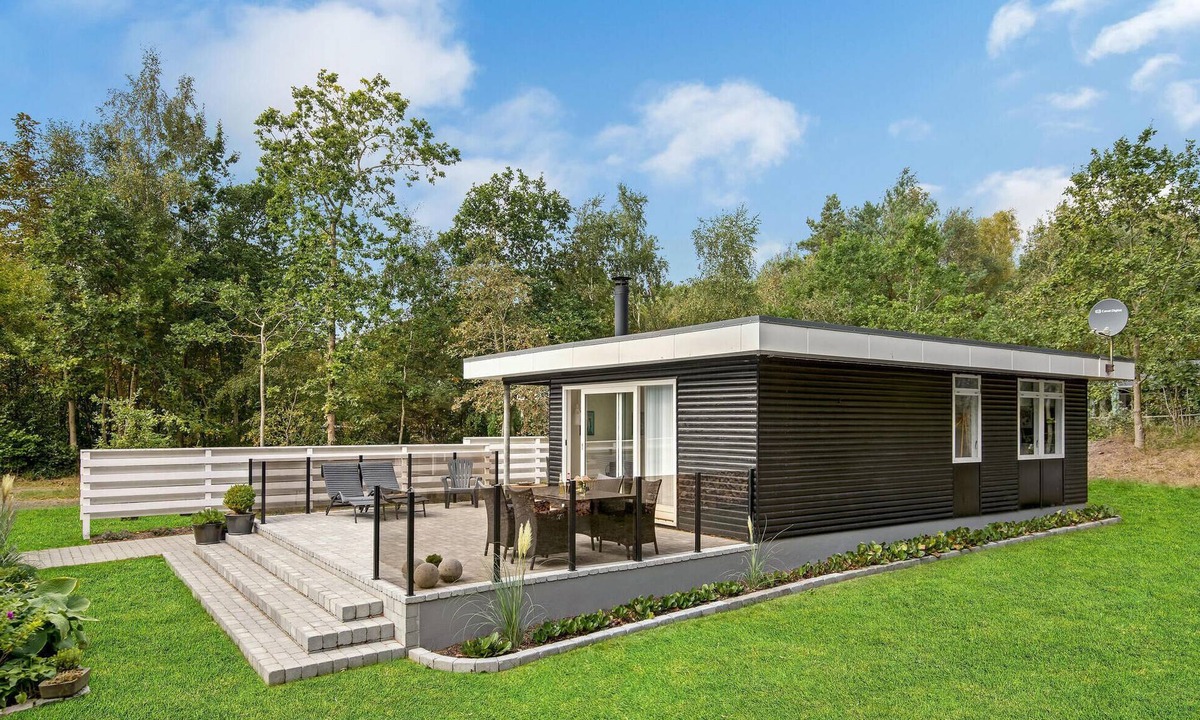 Sømarken House | Beautiful home in Aakirkeby with WiFi