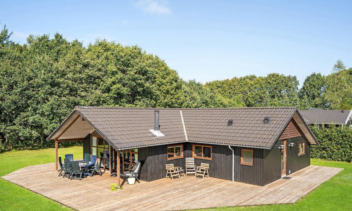 Ansager House | Beautiful home in Ansager with sauna