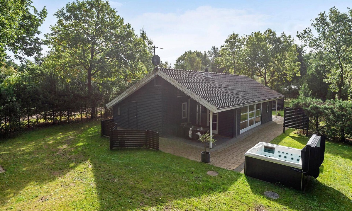 Ansager House | Beautiful home in Ansager with sauna