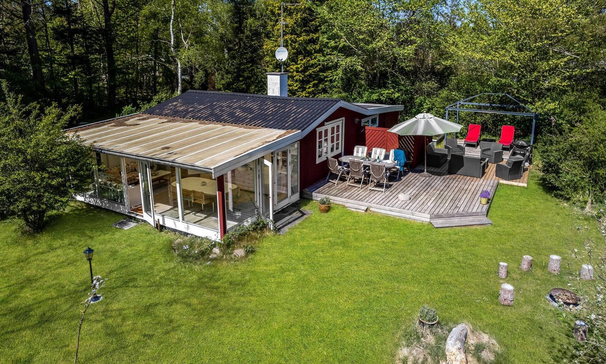 Hoeve Strand House | Beautiful home in Asnæs with WiFi