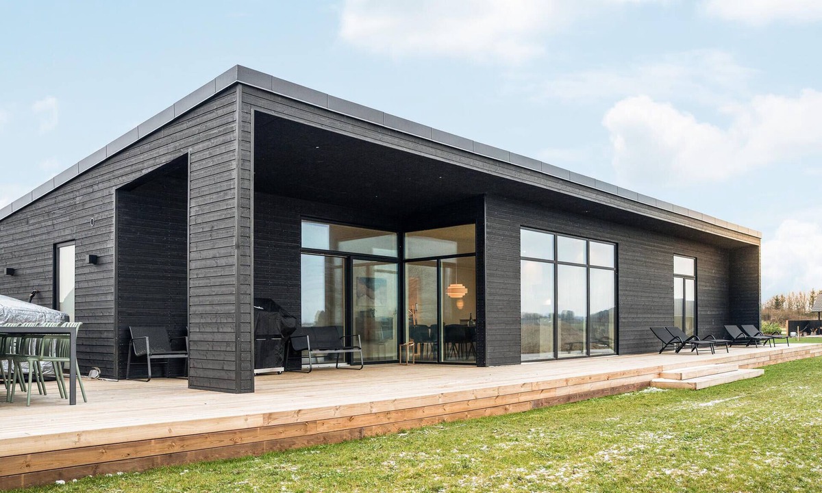 Hvidbjerg Strand House | Beautiful home in Børkop with sauna