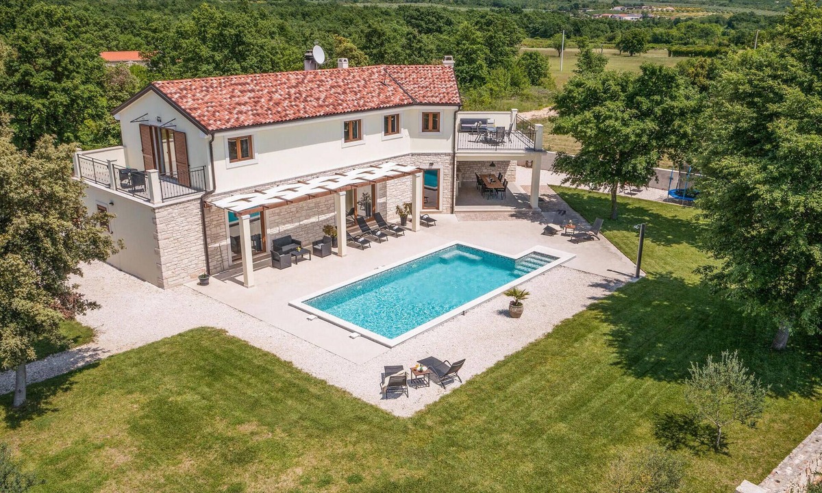 Bale House | Beautiful home in Bale