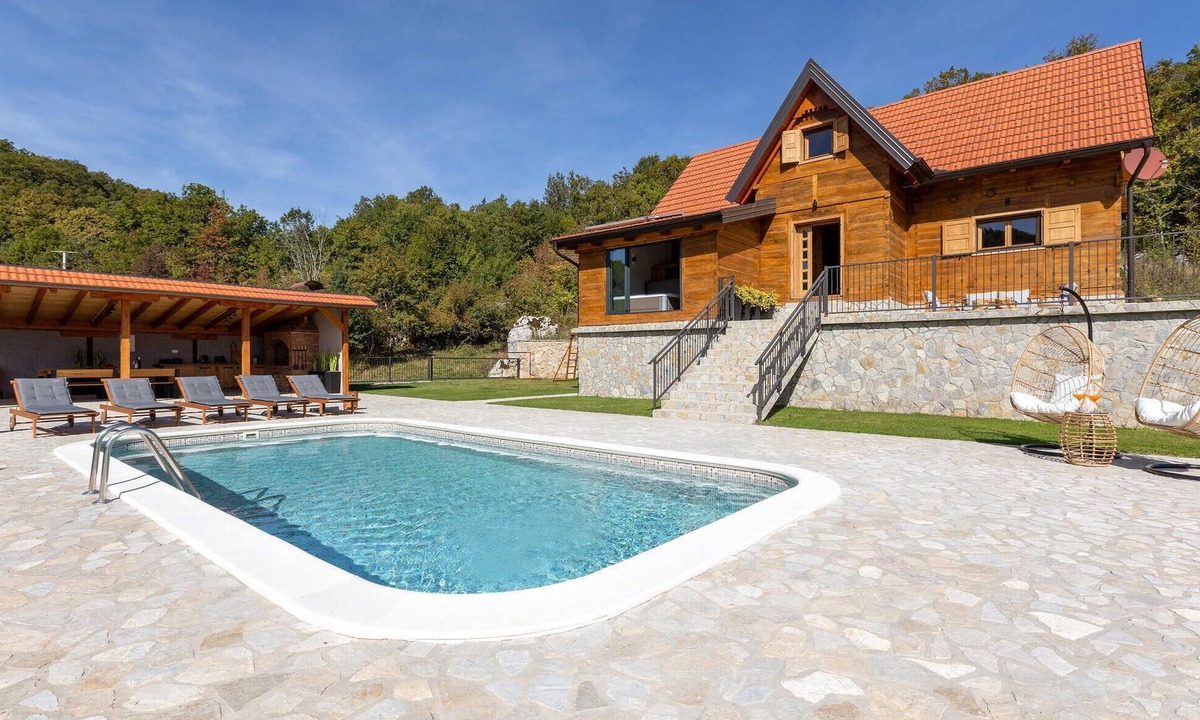 Gospic House | Beautiful home in Barlete with sauna