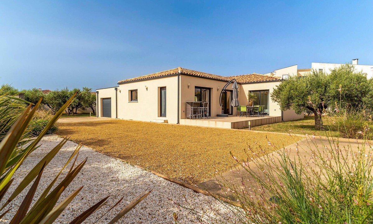 Bellegarde House | Beautiful home in Bellegarde with WiFi
