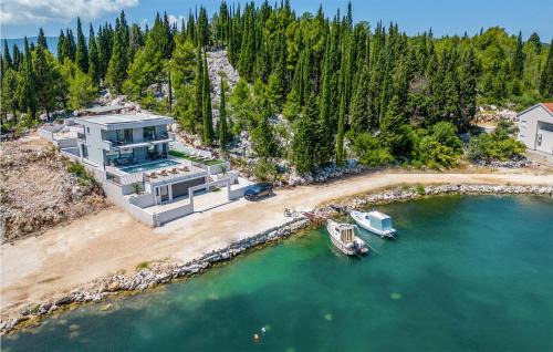Blace House | Beautiful Home In Blace