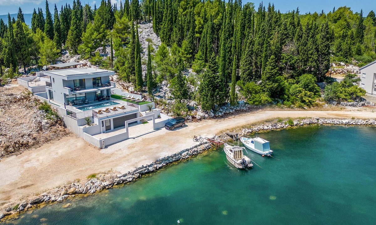 Blace House | Beautiful home in Blace