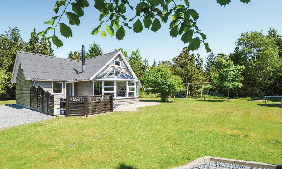 Ho House | Beautiful home in Blåvand with sauna