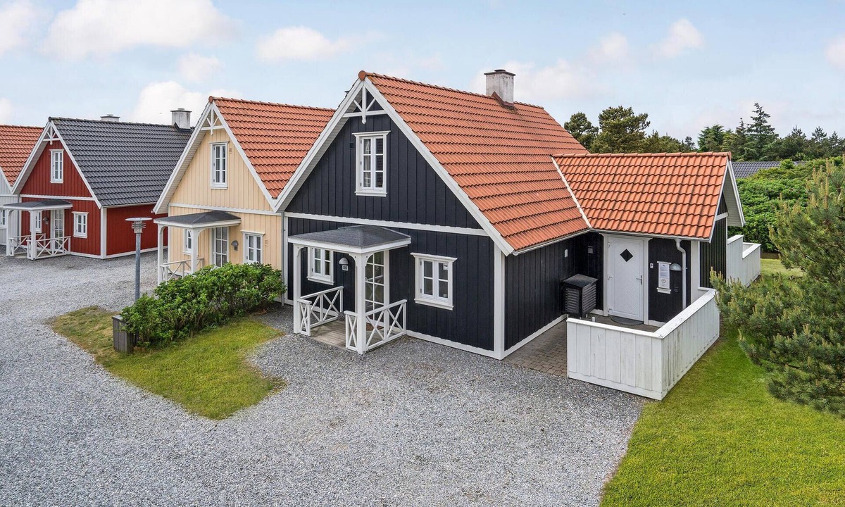 Blavand Strand House | Beautiful home in Blåvand with sauna