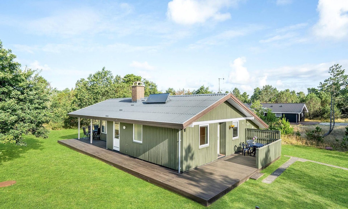 Blavand House | Beautiful home in Blåvand with kitchen