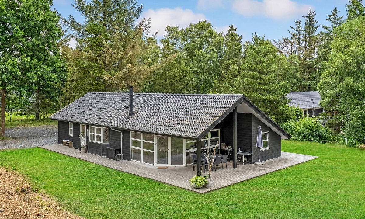 Ho House | Beautiful home in Blåvand with sauna