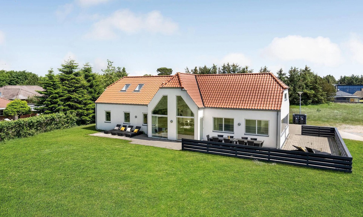 Ho House | Beautiful home in Blåvand with sauna