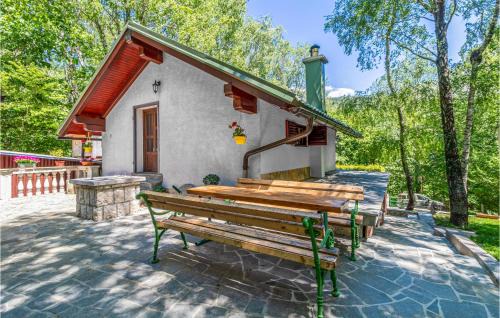 Breze House | Beautiful Home In Breze With Wifi