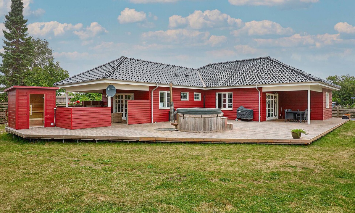 Broager House | Beautiful home in Broager with sauna
