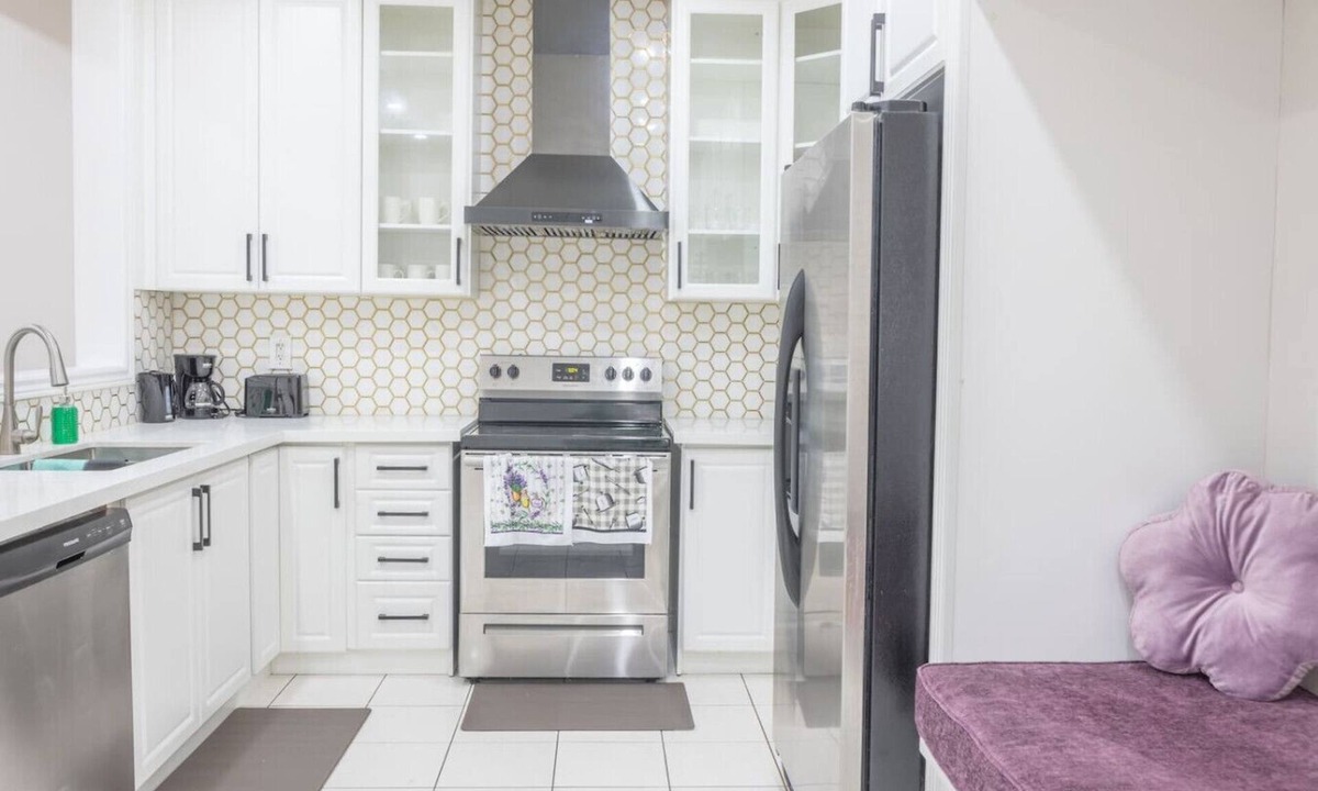 Mount Pleasant House | Beautiful Home in Central Local