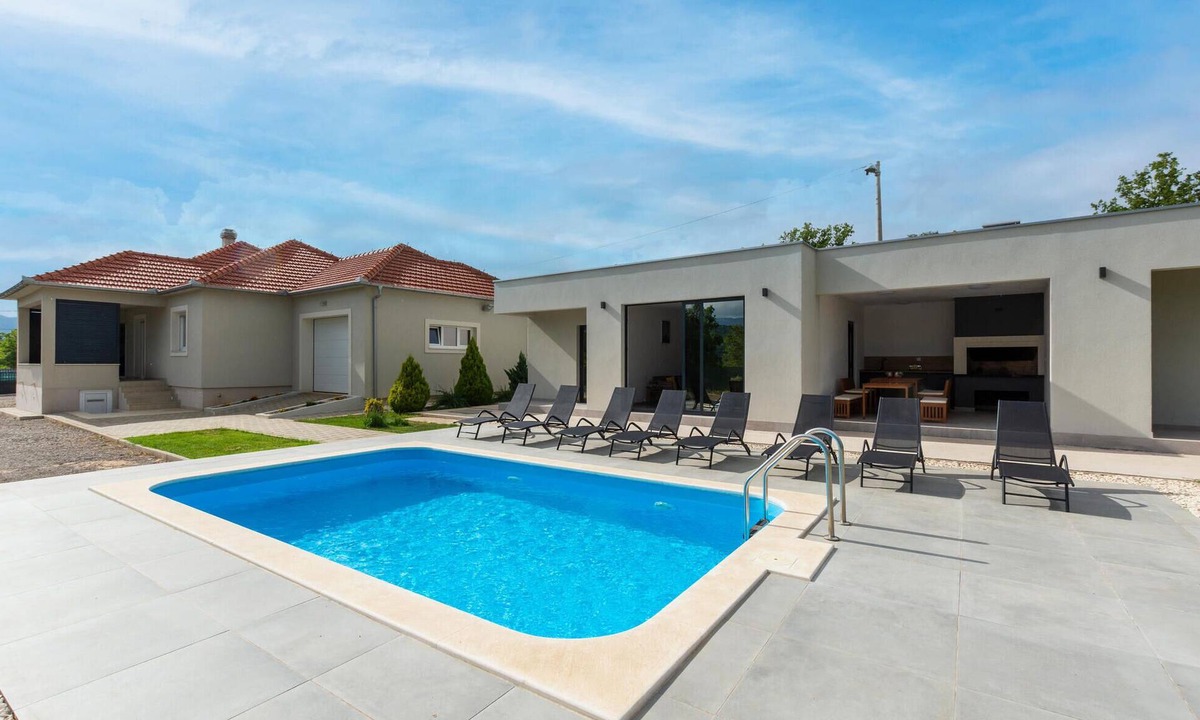 Dicmo House | Beautiful home in Dicmo with sauna