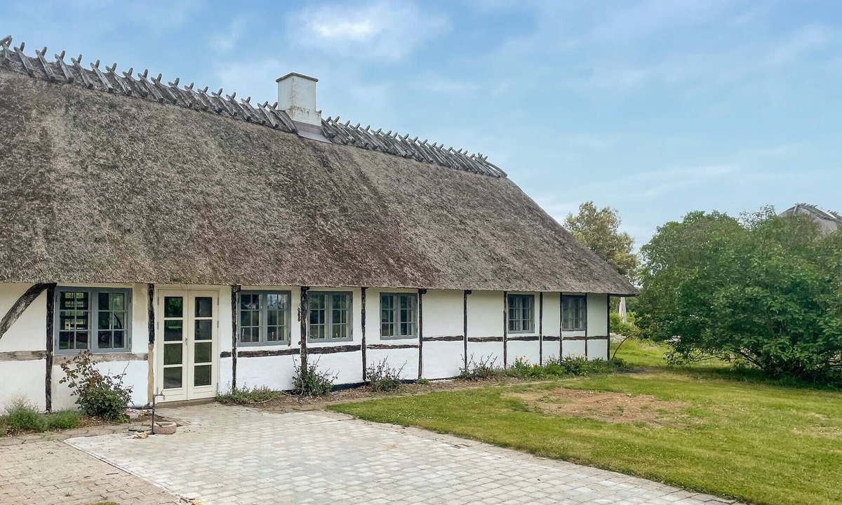 Majbolle House | Beautiful home in øster ulslev with WiFi
