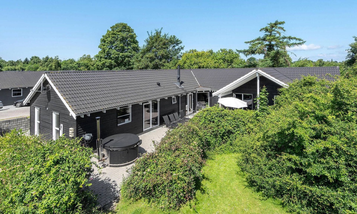 Holloselund House | Beautiful home in Tisvildeleje with sauna