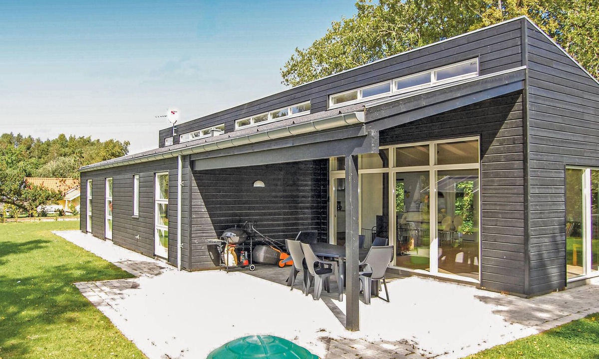 Øer Strand House | Beautiful home in Ebeltoft with sauna