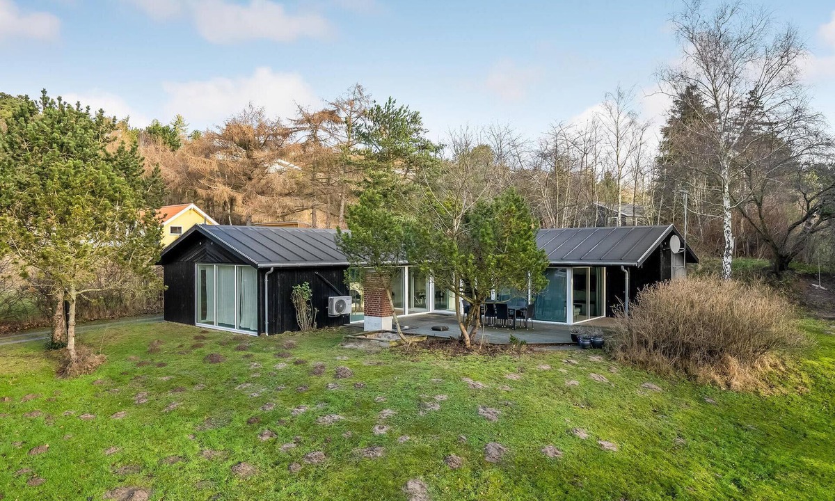 Handrup Strand House | Beautiful home in Ebeltoft with sauna