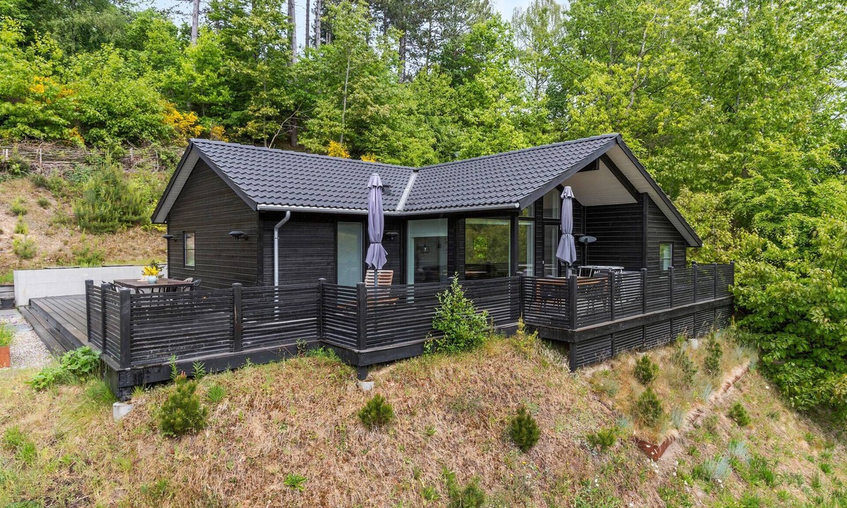 Femmøller House | Beautiful home in Ebeltoft with kitchen