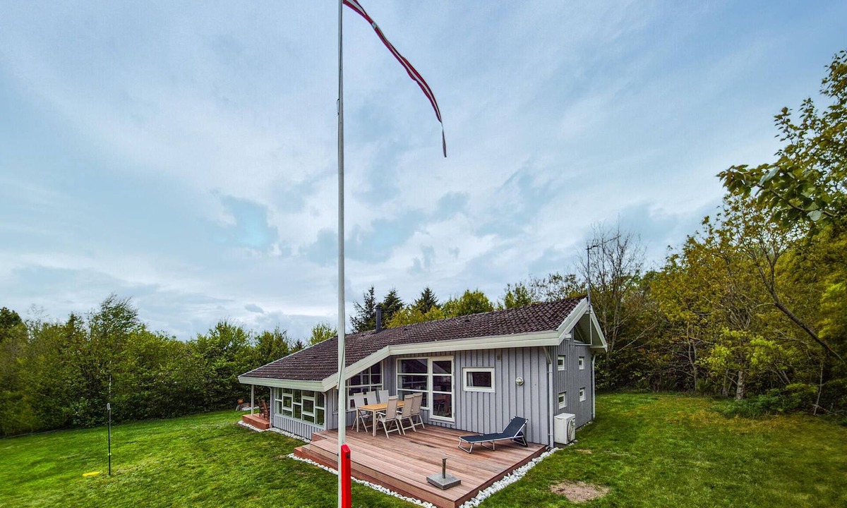 Slette Strand House | Beautiful home in Fjerritslev with WiFi