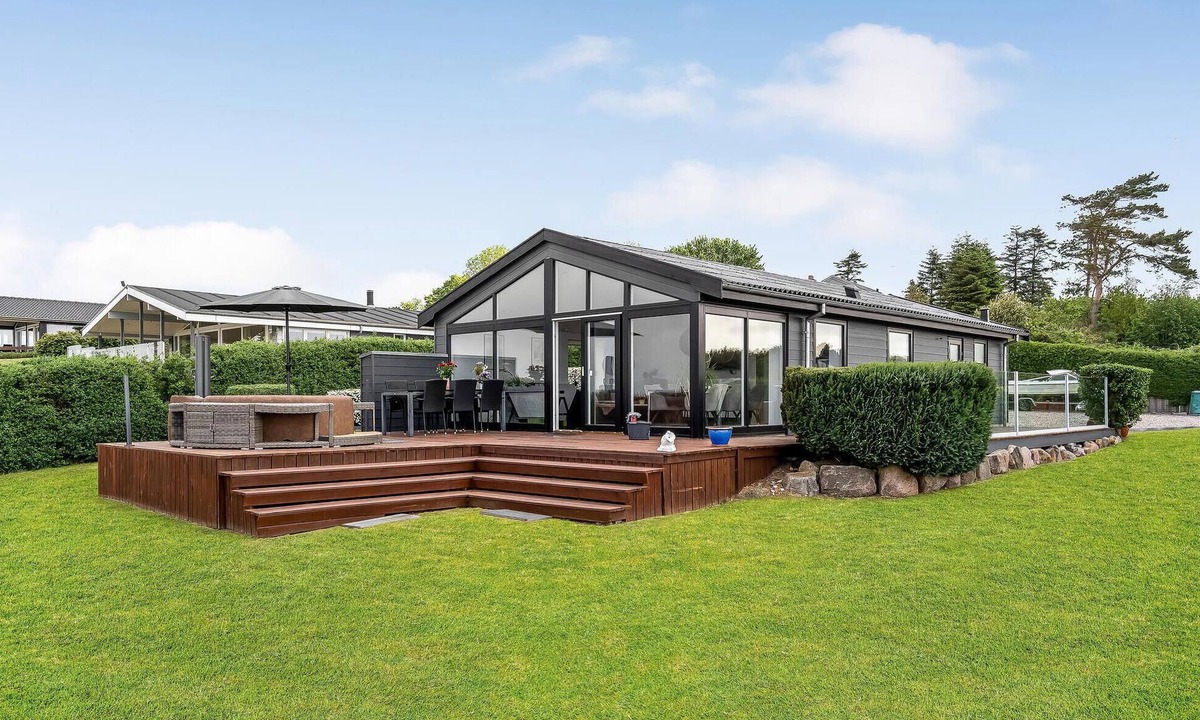 Faaborg House | Beautiful home in Faaborg with jacuzzi