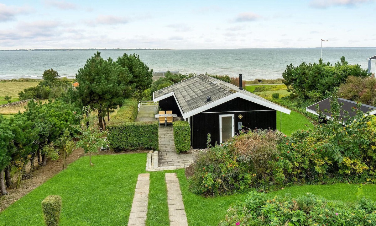 Bøjden House | Beautiful home in Faaborg with kitchen