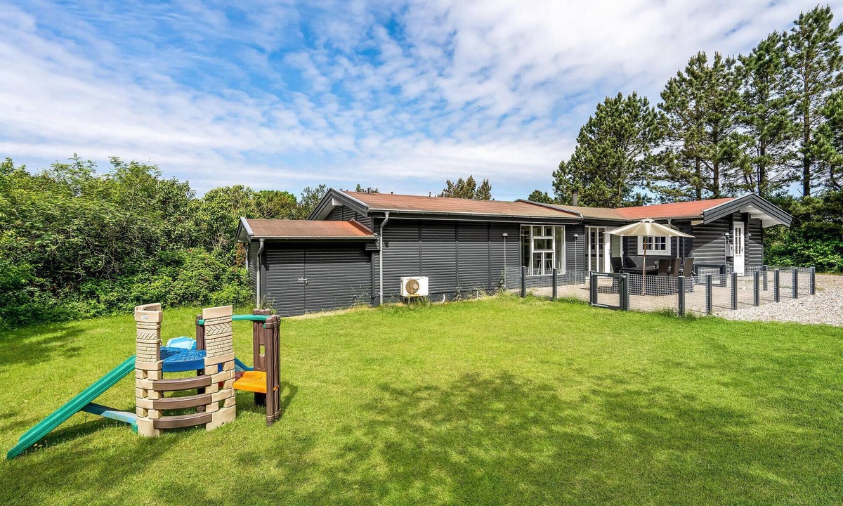 Ertebølle House | Beautiful home in Farsø with kitchen