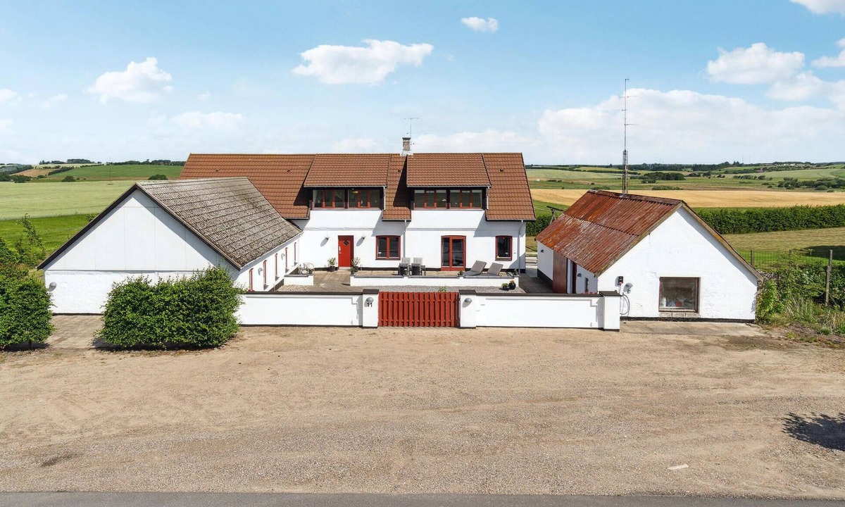 Farso House | Beautiful home in Farsø with kitchen