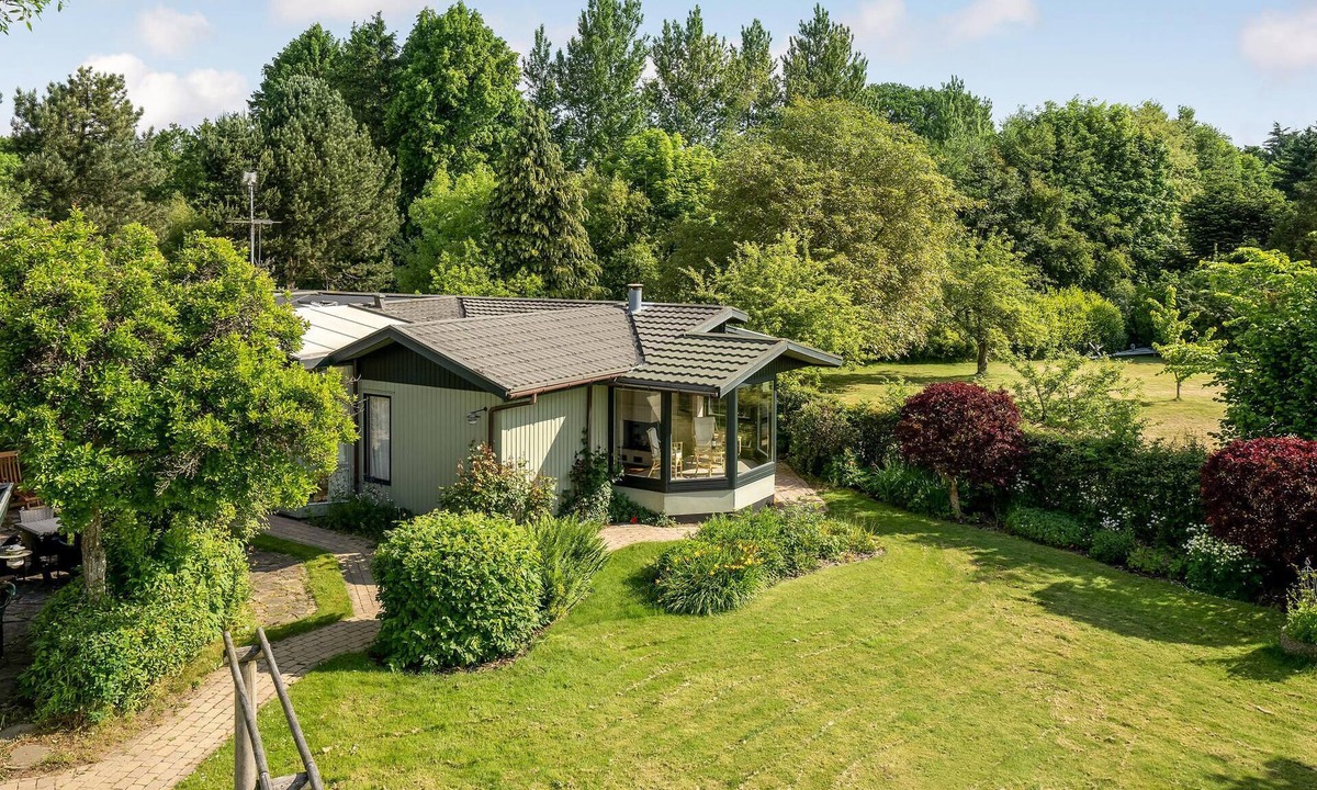 Faxe House | Beautiful home in Faxe with kitchen