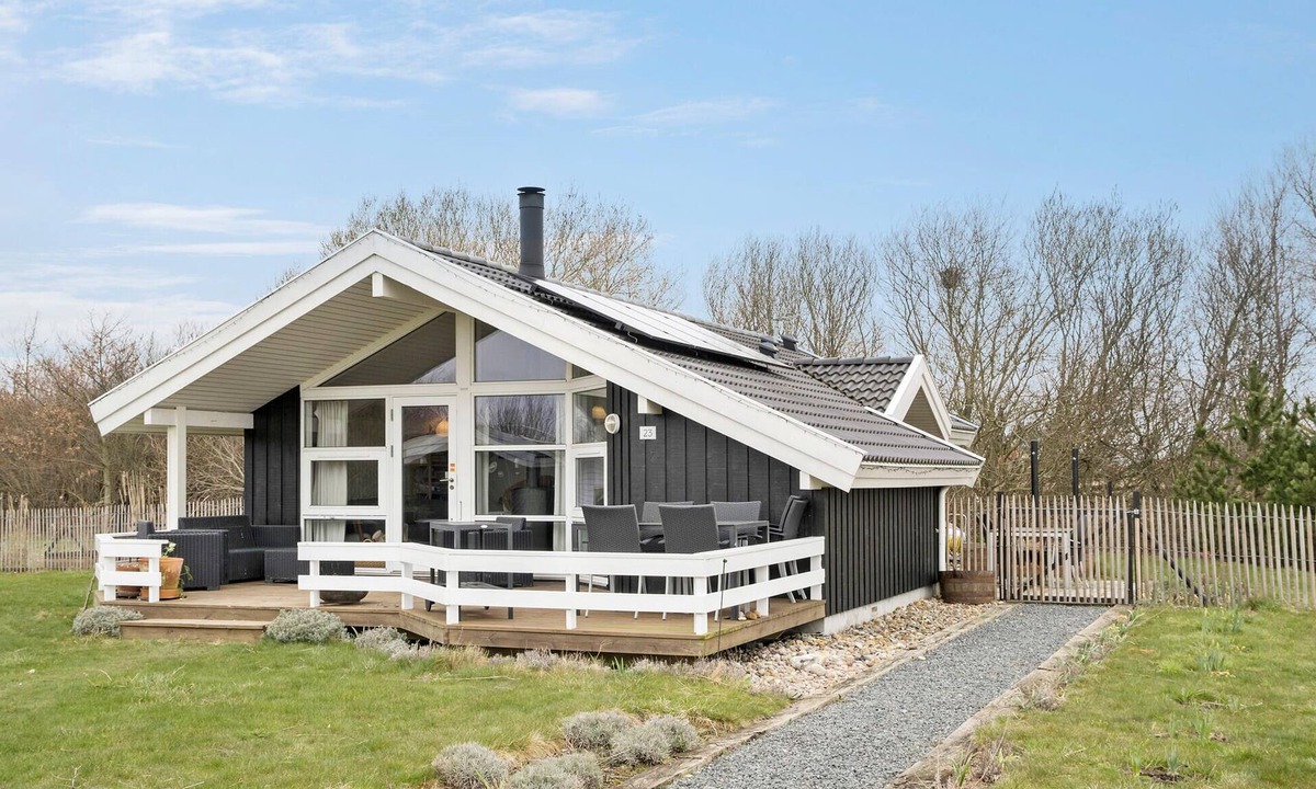 Havnsø House | Beautiful home in Føllenslev with WiFi