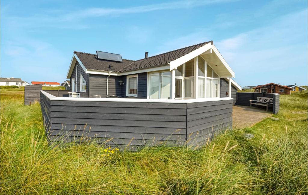 Lild Strand House | Beautiful Home In Frstrup With Wifi
