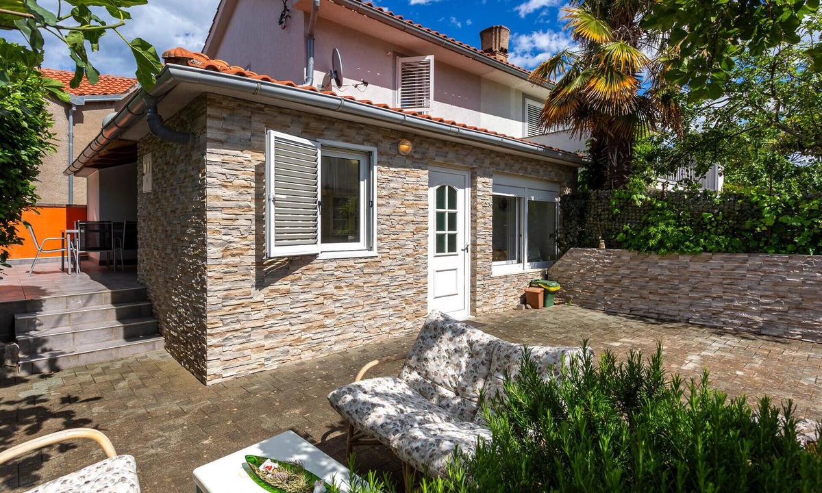 Gabonjin House | Beautiful home in Gabonjin with WiFi