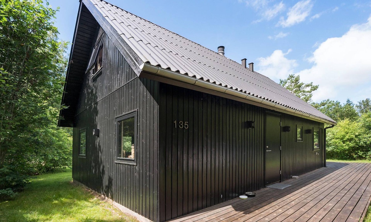 Skygge House | Beautiful home in Give with kitchen