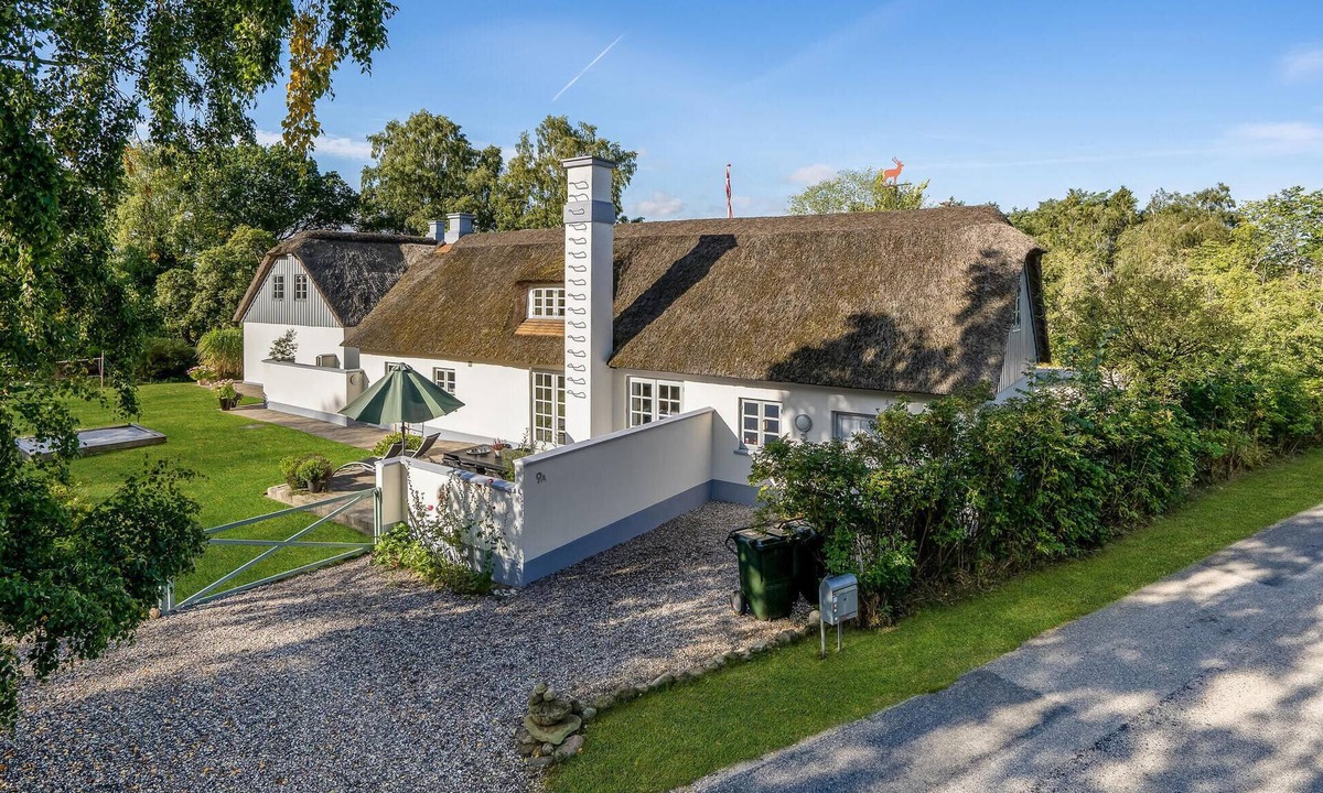 Glesborg House | Beautiful home in Glesborg with WiFi