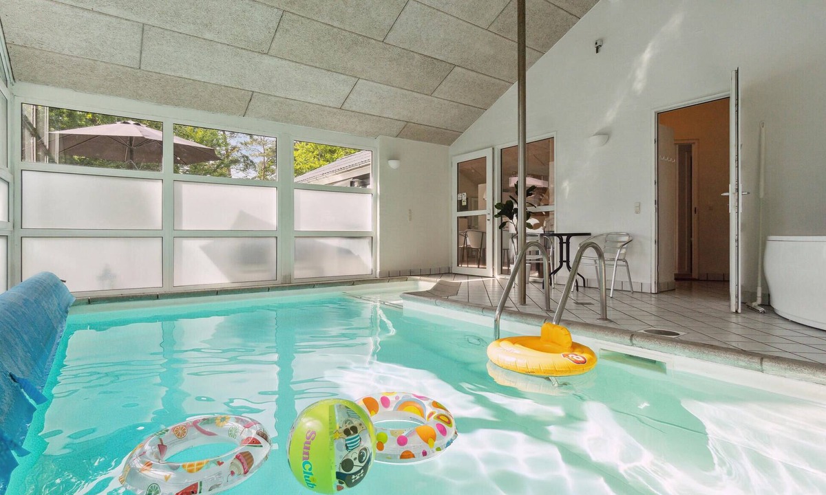 Fjellerup Strand House | Beautiful home in Glesborg with WiFi