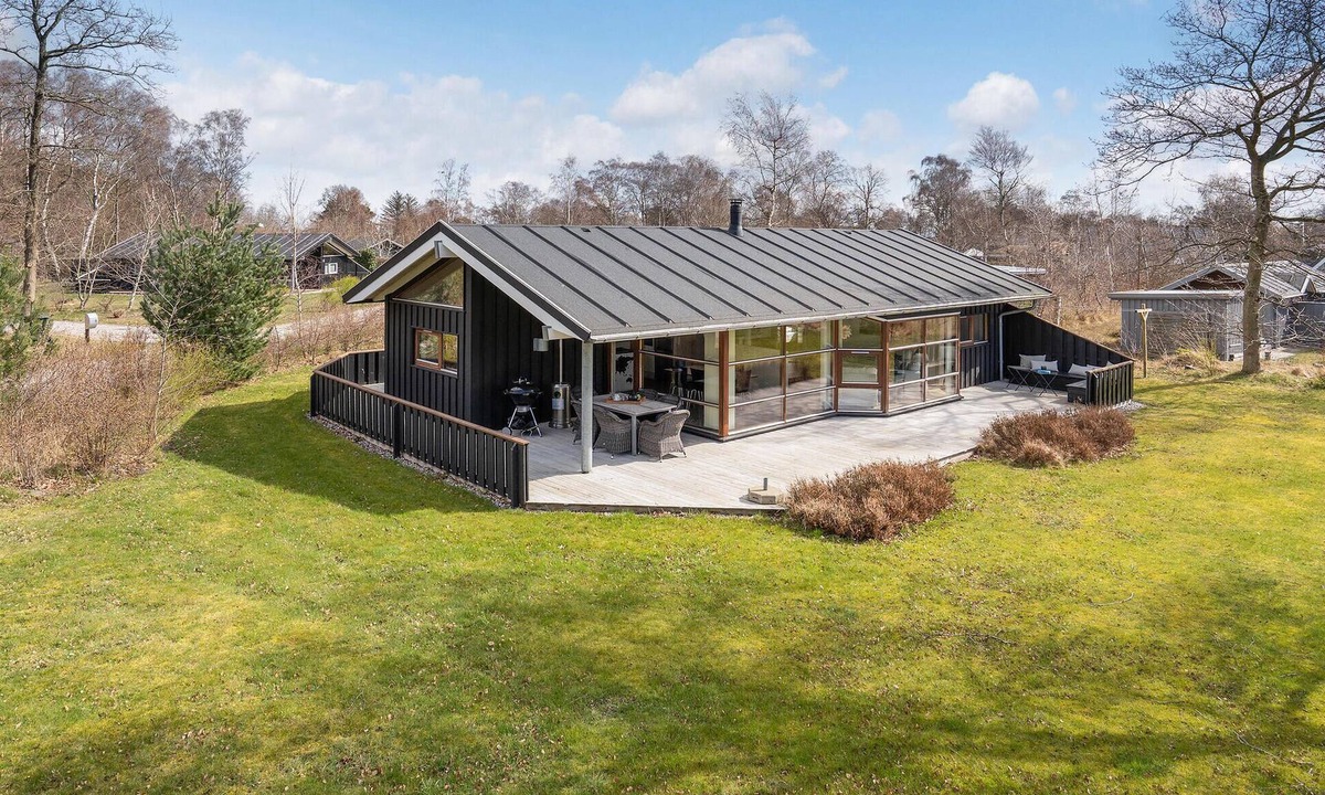 Grena Strand House | Beautiful home in Grenaa with sauna