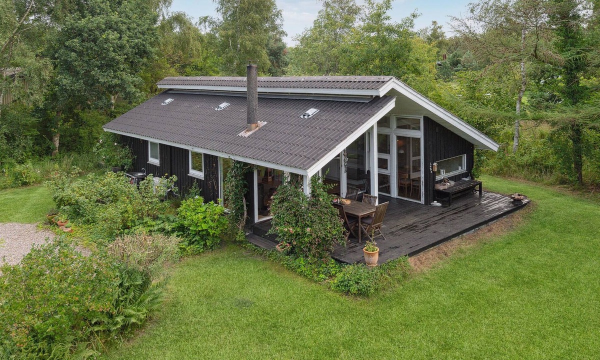 Grenaa House | Beautiful home in Grenaa with WiFi