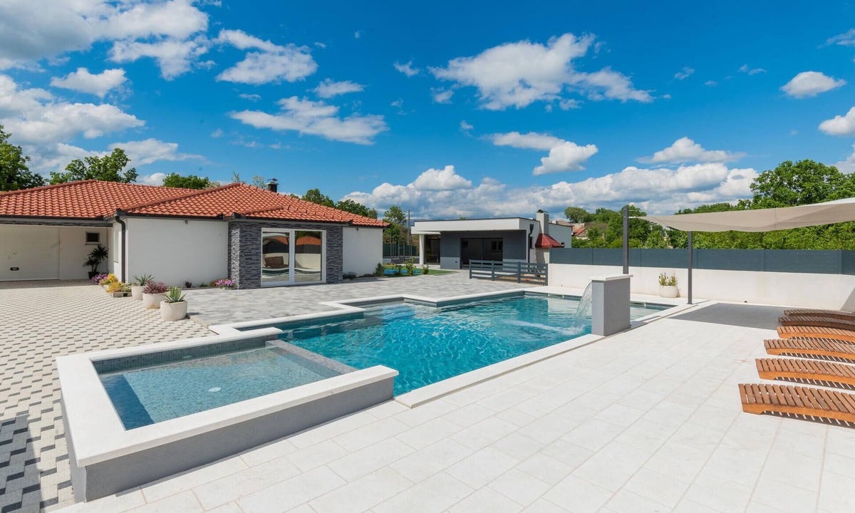 Grubine House | Beautiful home in Grubine with sauna