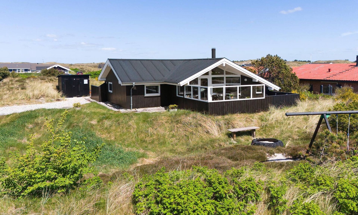 Bjerregaard House | Beautiful home in Hvide Sande with WiFi