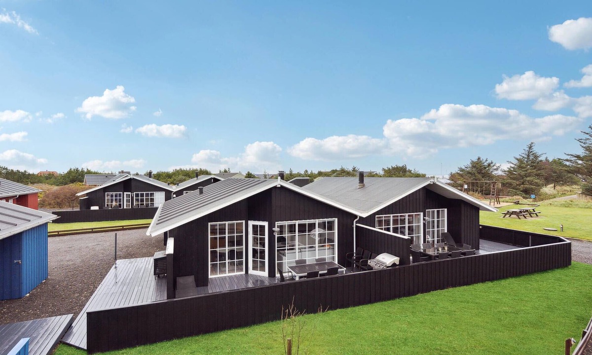 Nørre Lyngvig House | Beautiful home in Hvide Sande with WiFi