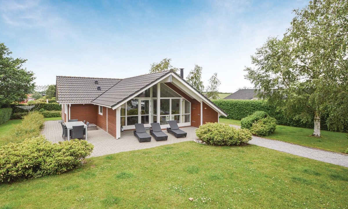 Flovt Strand House | Beautiful home in Haderslev with WiFi