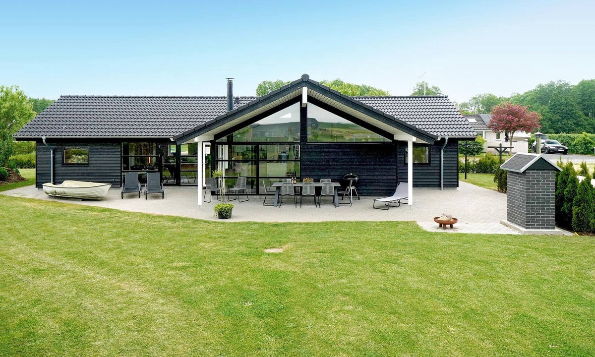 Flovt Strand House | Beautiful home in Haderslev with sauna