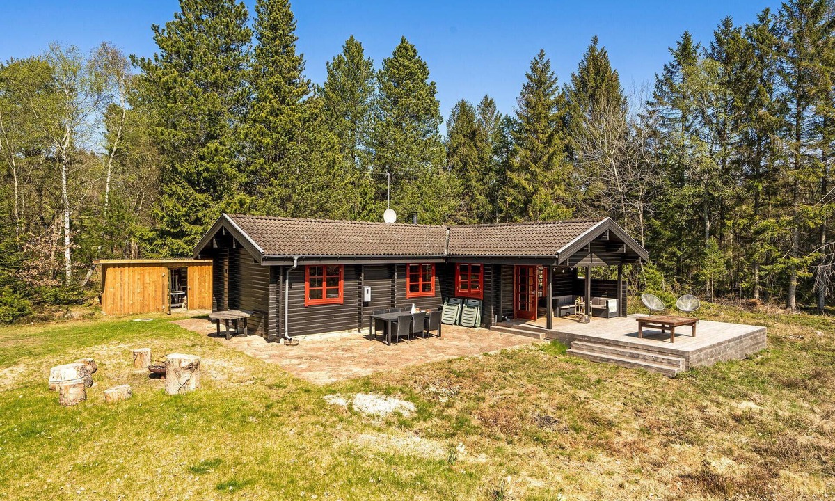 Odde House | Beautiful home in Hadsund with kitchen
